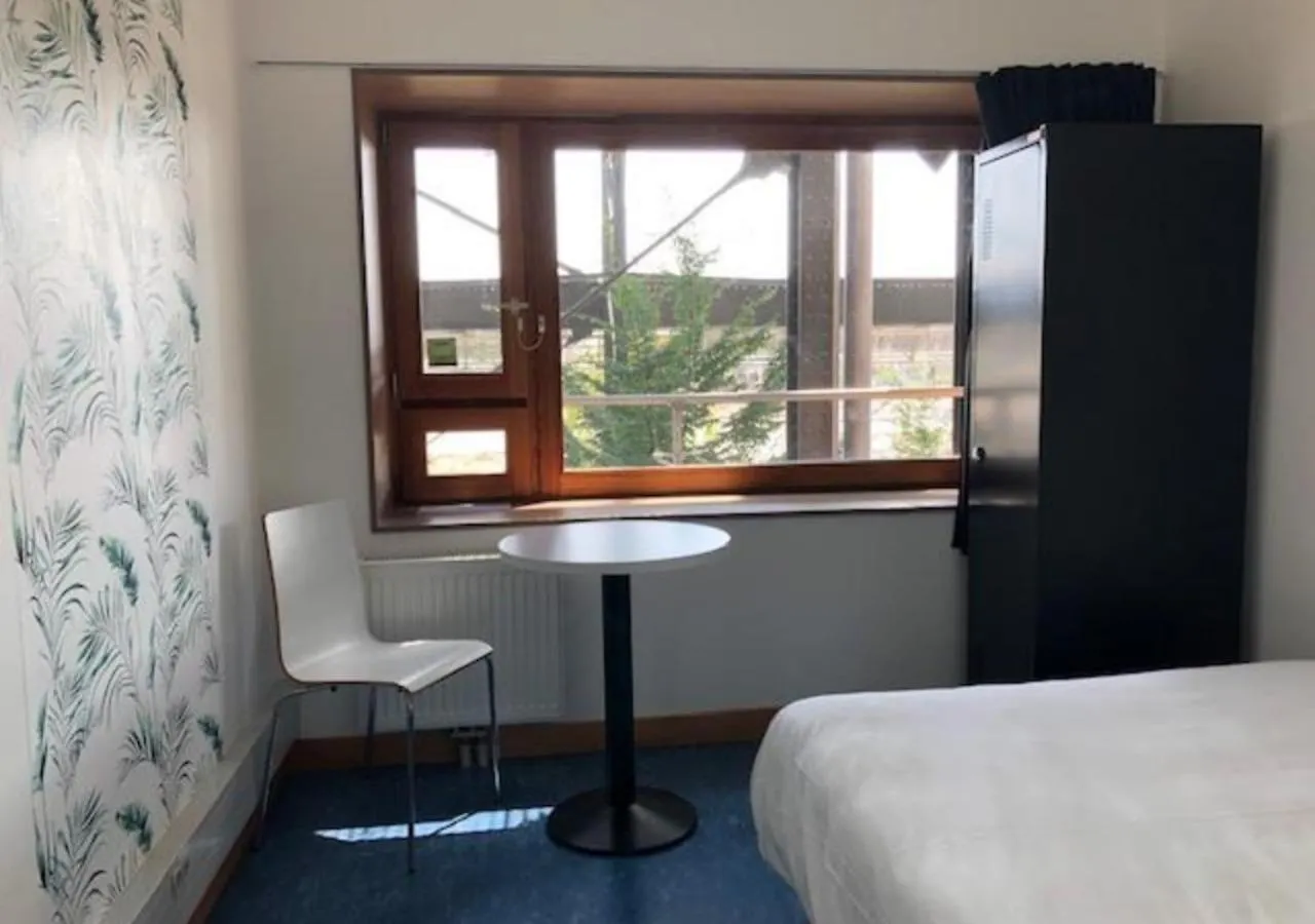 Hostel Hi Yves Robert Paris